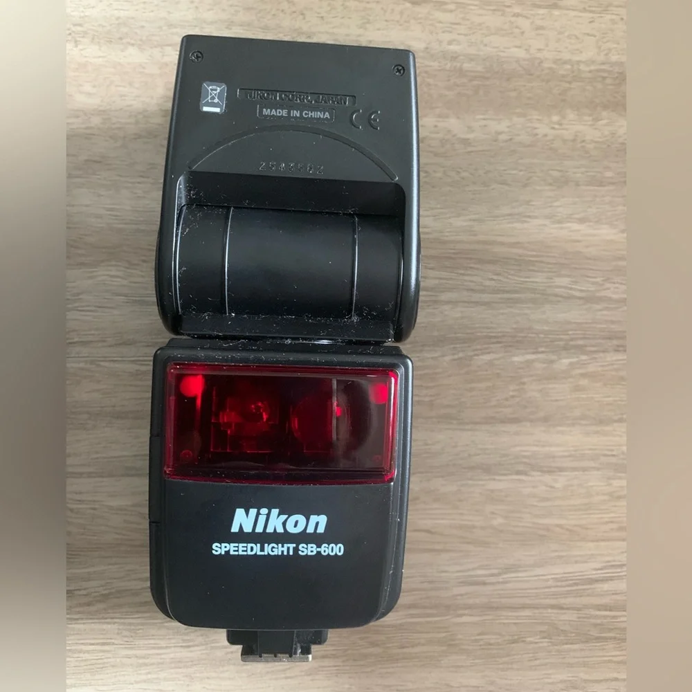 NWOT Nikon Speedlight SB-600 I D-TTL Flash F100 F5 D750 D750 D850 ASIS With Case